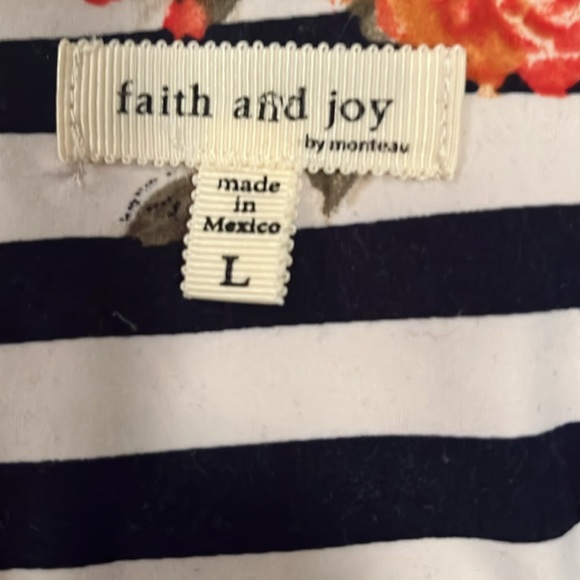 Faith and joy shirt size lrg. Beautiful roses with blue strips attractive - Picture 6 of 6